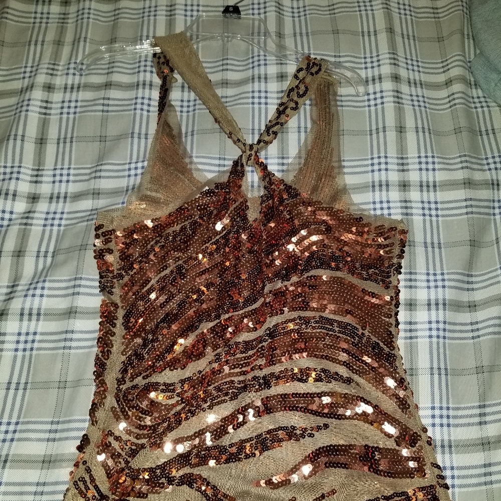 Top - Picture 2 of 2